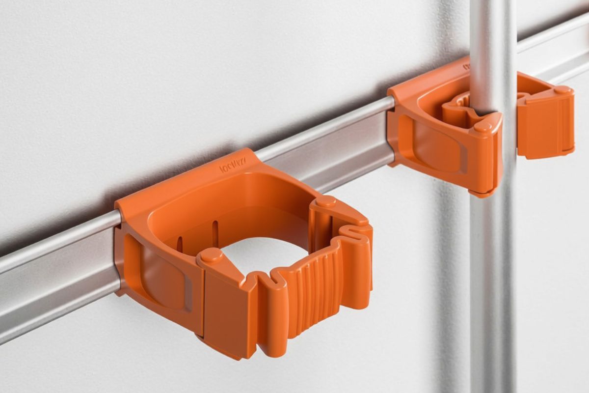 Oranžový držák Toolflex One - zacvaknutí